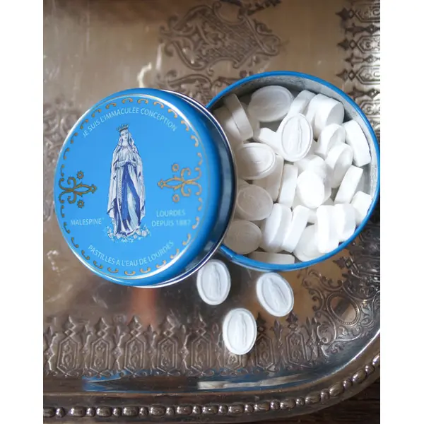 Boîtes de pastilles à l'eau de Lourdes