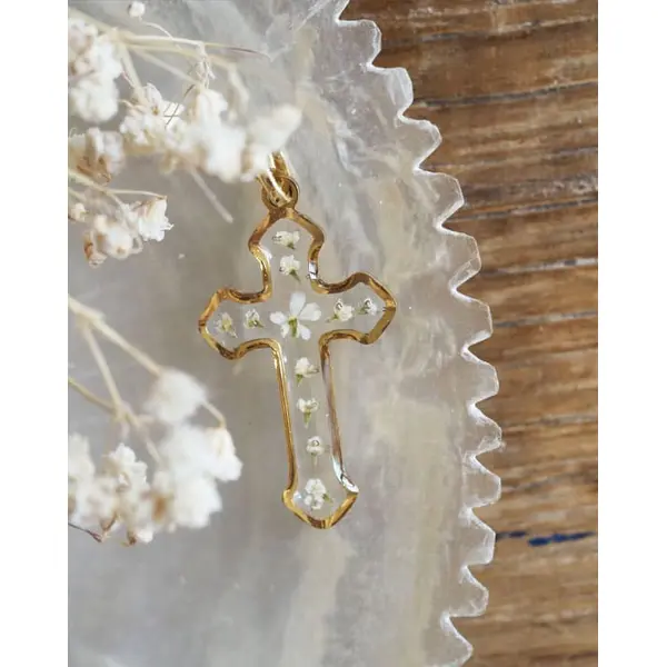 Pendentif Croix fleurie